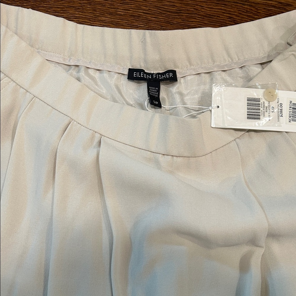NWT Eileen Fisher Soft Cream culotte cropped pants .  Size S/p .  Side zip